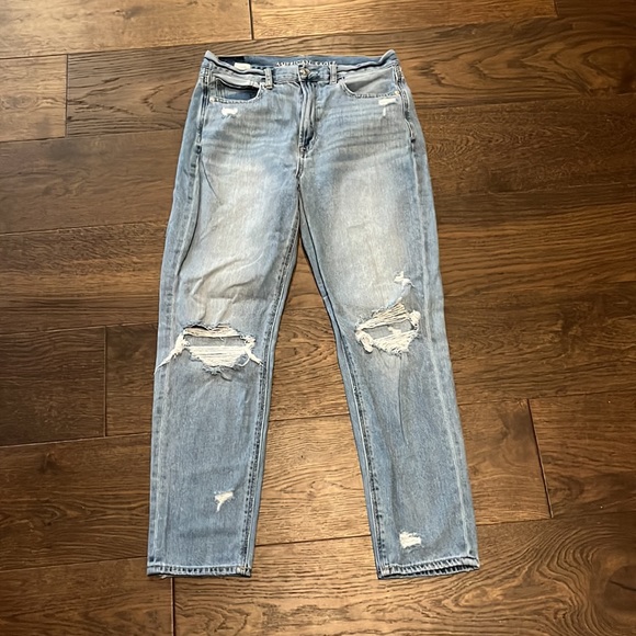 American Eagle destructed Mom jeans - Picture 2 of 2